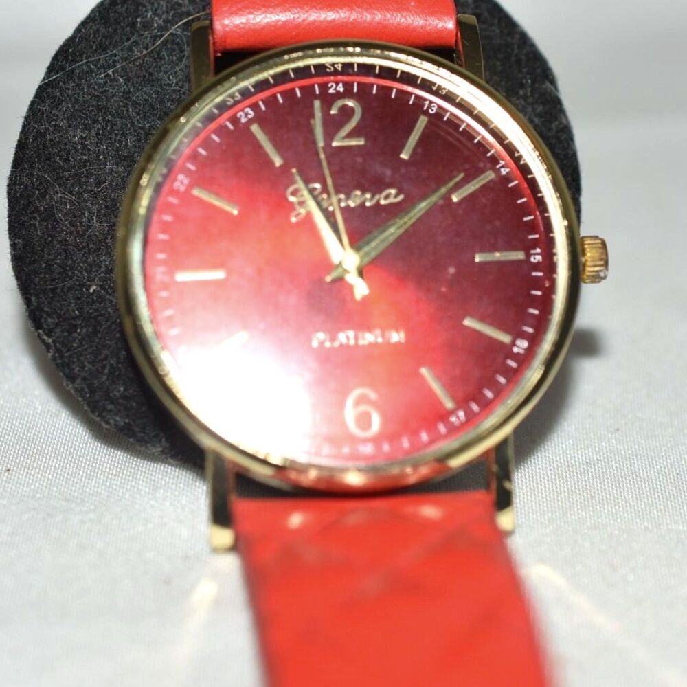 NWOT Geneva Platinum Red Quilted 8" Band Red Face Gold Tone New Battery Watch